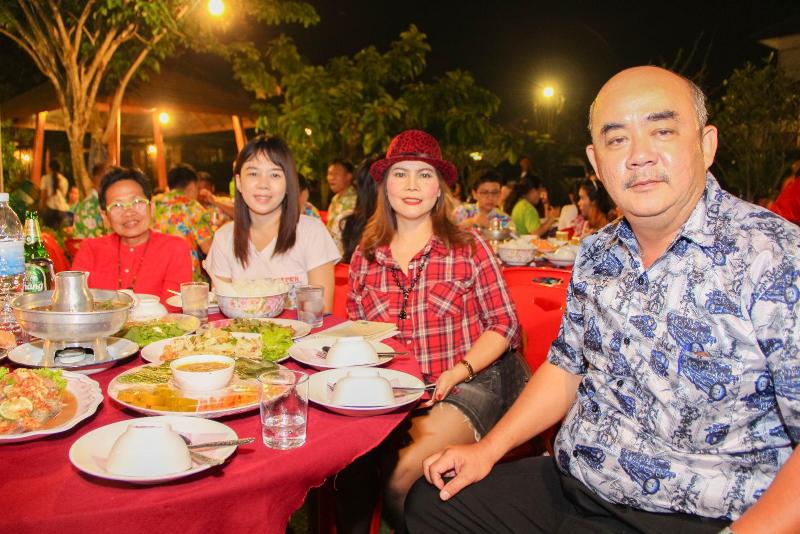 ภาพถ่าย ใช้ปุ่มลูกศร ซ้าย หรือ ขวา เลื่อนภาพถ่าย หรือปุ่มสามเหลี่ยมฉายภาพอัตโนมัติ  ถ้าต้องการบันทึกภาพ ใช้เมาส์คลิกขวาเลือกหัวข้อ  เป็นรูปภาพเป็น.. หรือ save as.. แสดงเต็มจอภาพ กุดปุ่ม F11 