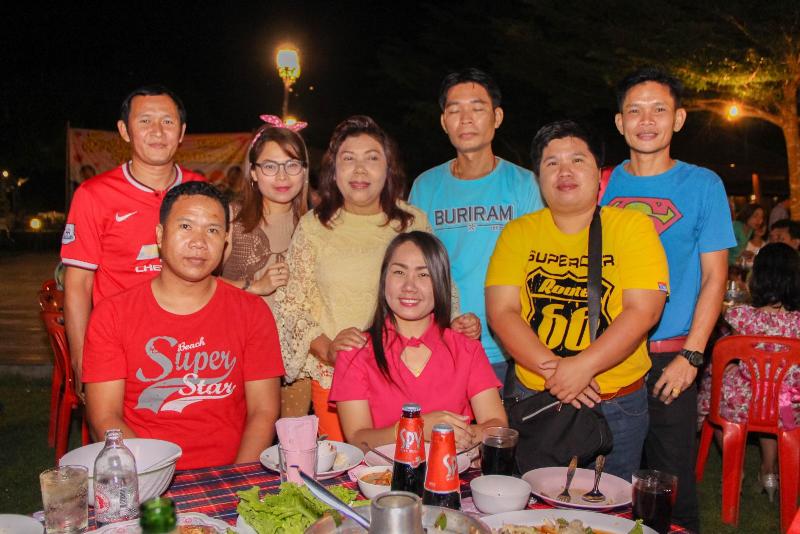 ภาพถ่าย ใช้ปุ่มลูกศร ซ้าย หรือ ขวา เลื่อนภาพถ่าย หรือปุ่มสามเหลี่ยมฉายภาพอัตโนมัติ  ถ้าต้องการบันทึกภาพ ใช้เมาส์คลิกขวาเลือกหัวข้อ  เป็นรูปภาพเป็น.. หรือ save as.. แสดงเต็มจอภาพ กุดปุ่ม F11 