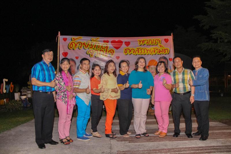 ภาพถ่าย ใช้ปุ่มลูกศร ซ้าย หรือ ขวา เลื่อนภาพถ่าย หรือปุ่มสามเหลี่ยมฉายภาพอัตโนมัติ  ถ้าต้องการบันทึกภาพ ใช้เมาส์คลิกขวาเลือกหัวข้อ  เป็นรูปภาพเป็น.. หรือ save as.. แสดงเต็มจอภาพ กุดปุ่ม F11 