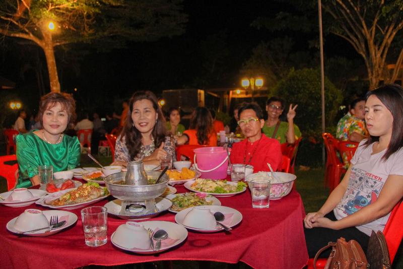 ภาพถ่าย ใช้ปุ่มลูกศร ซ้าย หรือ ขวา เลื่อนภาพถ่าย หรือปุ่มสามเหลี่ยมฉายภาพอัตโนมัติ  ถ้าต้องการบันทึกภาพ ใช้เมาส์คลิกขวาเลือกหัวข้อ  เป็นรูปภาพเป็น.. หรือ save as.. แสดงเต็มจอภาพ กุดปุ่ม F11 