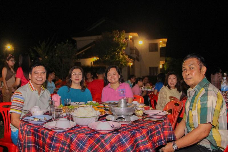 ภาพถ่าย ใช้ปุ่มลูกศร ซ้าย หรือ ขวา เลื่อนภาพถ่าย หรือปุ่มสามเหลี่ยมฉายภาพอัตโนมัติ  ถ้าต้องการบันทึกภาพ ใช้เมาส์คลิกขวาเลือกหัวข้อ  เป็นรูปภาพเป็น.. หรือ save as.. แสดงเต็มจอภาพ กุดปุ่ม F11 