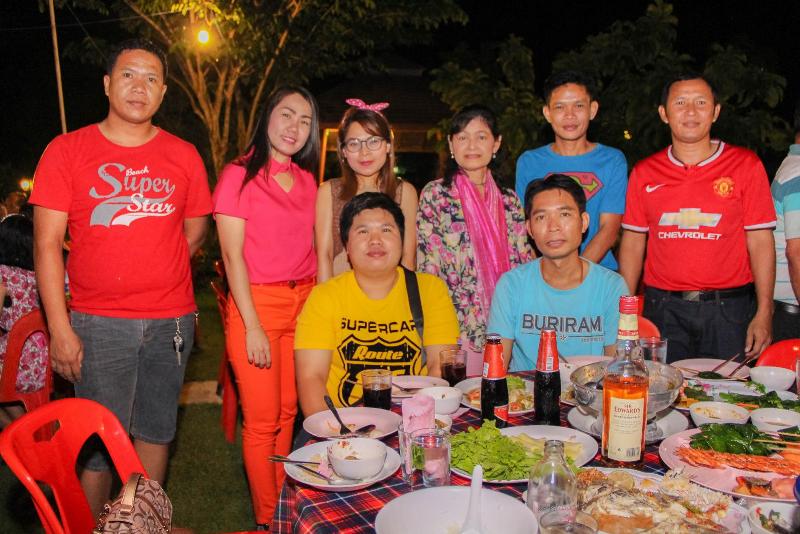 ภาพถ่าย ใช้ปุ่มลูกศร ซ้าย หรือ ขวา เลื่อนภาพถ่าย หรือปุ่มสามเหลี่ยมฉายภาพอัตโนมัติ  ถ้าต้องการบันทึกภาพ ใช้เมาส์คลิกขวาเลือกหัวข้อ  เป็นรูปภาพเป็น.. หรือ save as.. แสดงเต็มจอภาพ กุดปุ่ม F11 