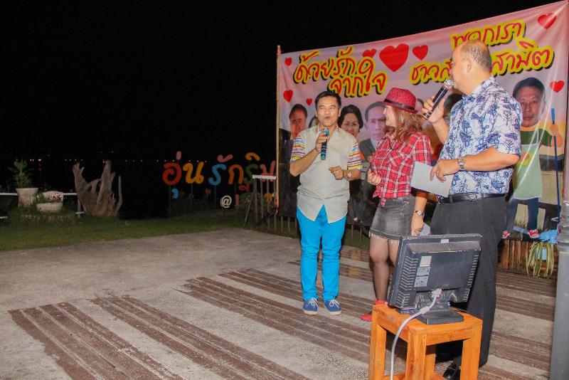 ภาพถ่าย ใช้ปุ่มลูกศร ซ้าย หรือ ขวา เลื่อนภาพถ่าย หรือปุ่มสามเหลี่ยมฉายภาพอัตโนมัติ  ถ้าต้องการบันทึกภาพ ใช้เมาส์คลิกขวาเลือกหัวข้อ  เป็นรูปภาพเป็น.. หรือ save as.. แสดงเต็มจอภาพ กุดปุ่ม F11 