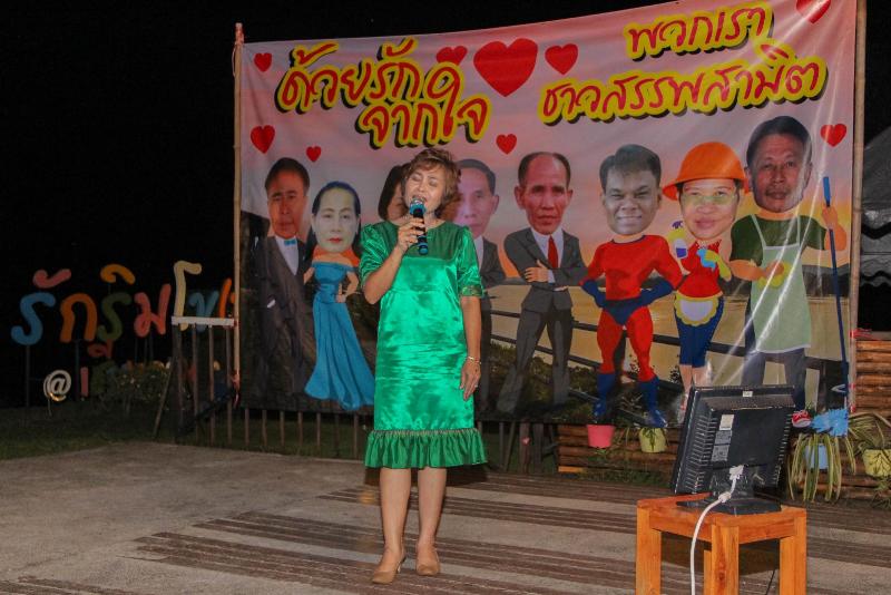 ภาพถ่าย ใช้ปุ่มลูกศร ซ้าย หรือ ขวา เลื่อนภาพถ่าย หรือปุ่มสามเหลี่ยมฉายภาพอัตโนมัติ  ถ้าต้องการบันทึกภาพ ใช้เมาส์คลิกขวาเลือกหัวข้อ  เป็นรูปภาพเป็น.. หรือ save as.. แสดงเต็มจอภาพ กุดปุ่ม F11 