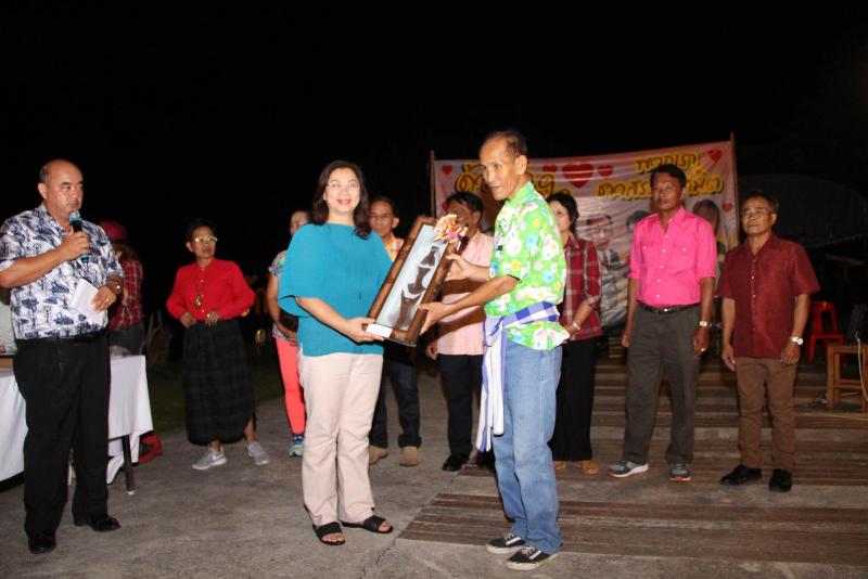 ภาพถ่าย ใช้ปุ่มลูกศร ซ้าย หรือ ขวา เลื่อนภาพถ่าย หรือปุ่มสามเหลี่ยมฉายภาพอัตโนมัติ  ถ้าต้องการบันทึกภาพ ใช้เมาส์คลิกขวาเลือกหัวข้อ  เป็นรูปภาพเป็น.. หรือ save as.. แสดงเต็มจอภาพ กุดปุ่ม F11 