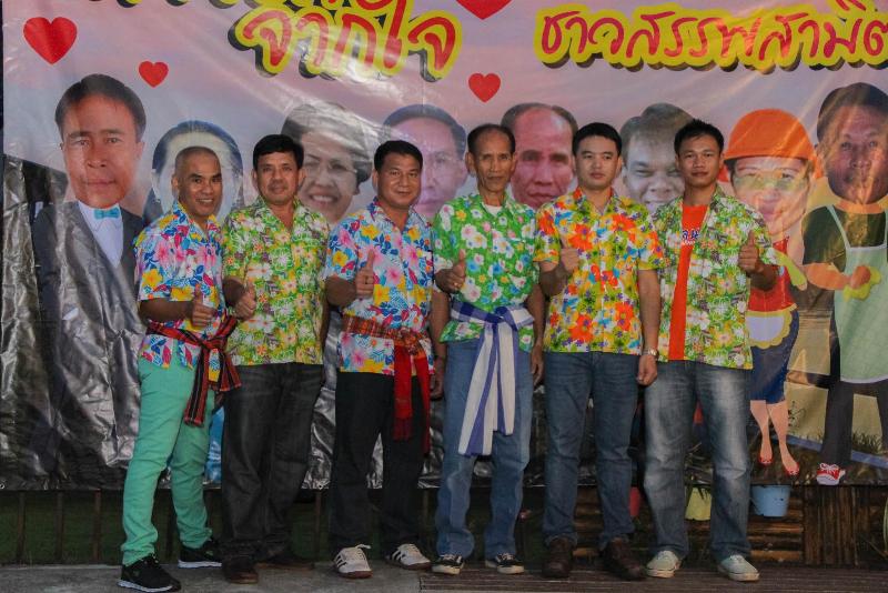 ภาพถ่าย ใช้ปุ่มลูกศร ซ้าย หรือ ขวา เลื่อนภาพถ่าย หรือปุ่มสามเหลี่ยมฉายภาพอัตโนมัติ  ถ้าต้องการบันทึกภาพ ใช้เมาส์คลิกขวาเลือกหัวข้อ  เป็นรูปภาพเป็น.. หรือ save as.. แสดงเต็มจอภาพ กุดปุ่ม F11 