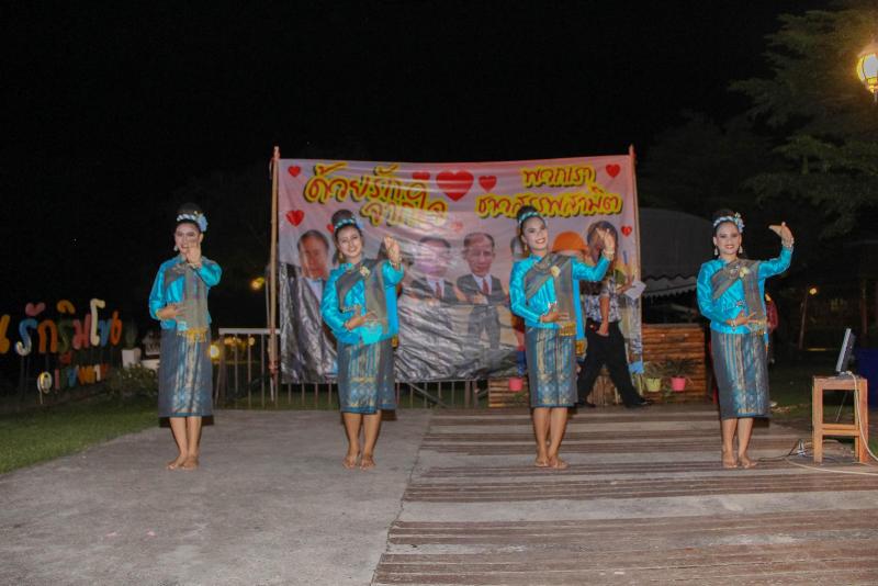 ภาพถ่าย ใช้ปุ่มลูกศร ซ้าย หรือ ขวา เลื่อนภาพถ่าย หรือปุ่มสามเหลี่ยมฉายภาพอัตโนมัติ  ถ้าต้องการบันทึกภาพ ใช้เมาส์คลิกขวาเลือกหัวข้อ  เป็นรูปภาพเป็น.. หรือ save as.. แสดงเต็มจอภาพ กุดปุ่ม F11 