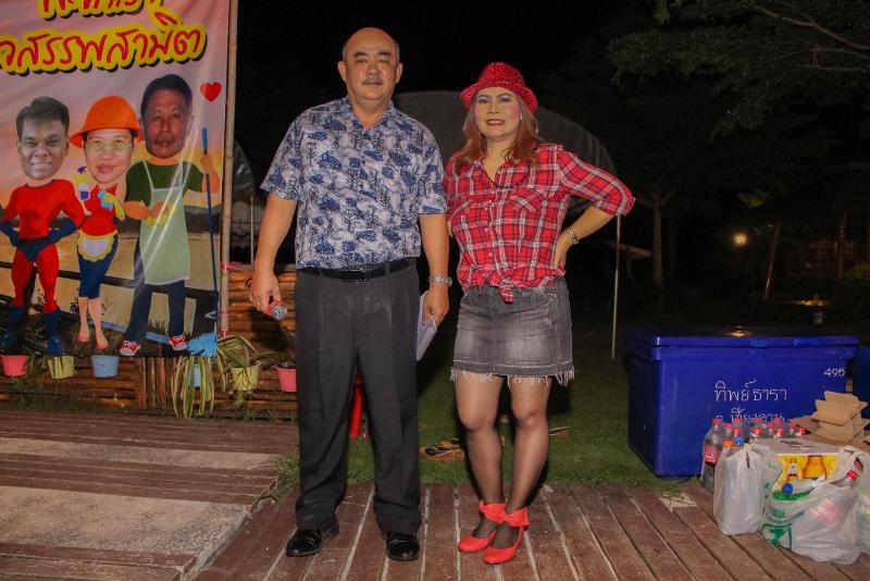 ภาพถ่าย ใช้ปุ่มลูกศร ซ้าย หรือ ขวา เลื่อนภาพถ่าย หรือปุ่มสามเหลี่ยมฉายภาพอัตโนมัติ  ถ้าต้องการบันทึกภาพ ใช้เมาส์คลิกขวาเลือกหัวข้อ  เป็นรูปภาพเป็น.. หรือ save as.. แสดงเต็มจอภาพ กุดปุ่ม F11 