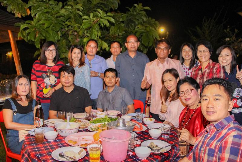 ภาพถ่าย ใช้ปุ่มลูกศร ซ้าย หรือ ขวา เลื่อนภาพถ่าย หรือปุ่มสามเหลี่ยมฉายภาพอัตโนมัติ  ถ้าต้องการบันทึกภาพ ใช้เมาส์คลิกขวาเลือกหัวข้อ  เป็นรูปภาพเป็น.. หรือ save as.. แสดงเต็มจอภาพ กุดปุ่ม F11 