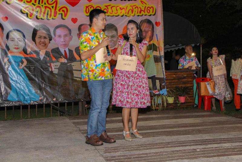 ภาพถ่าย ใช้ปุ่มลูกศร ซ้าย หรือ ขวา เลื่อนภาพถ่าย หรือปุ่มสามเหลี่ยมฉายภาพอัตโนมัติ  ถ้าต้องการบันทึกภาพ ใช้เมาส์คลิกขวาเลือกหัวข้อ  เป็นรูปภาพเป็น.. หรือ save as.. แสดงเต็มจอภาพ กุดปุ่ม F11 