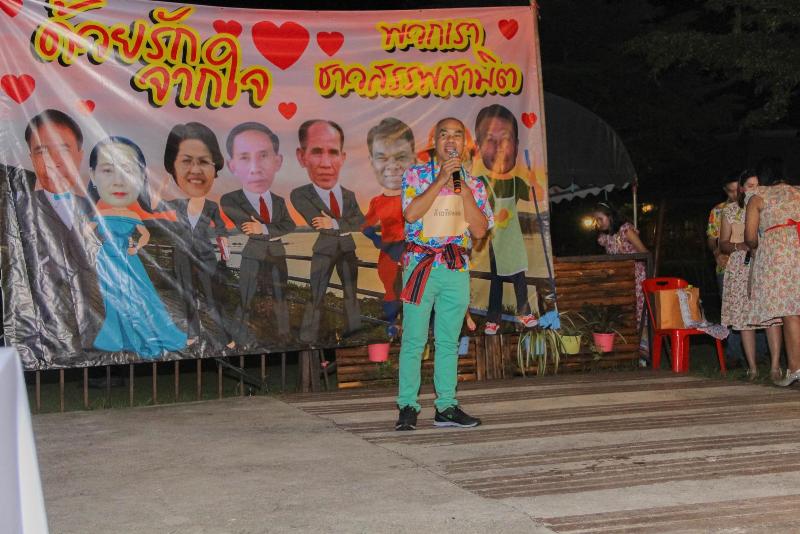 ภาพถ่าย ใช้ปุ่มลูกศร ซ้าย หรือ ขวา เลื่อนภาพถ่าย หรือปุ่มสามเหลี่ยมฉายภาพอัตโนมัติ  ถ้าต้องการบันทึกภาพ ใช้เมาส์คลิกขวาเลือกหัวข้อ  เป็นรูปภาพเป็น.. หรือ save as.. แสดงเต็มจอภาพ กุดปุ่ม F11 