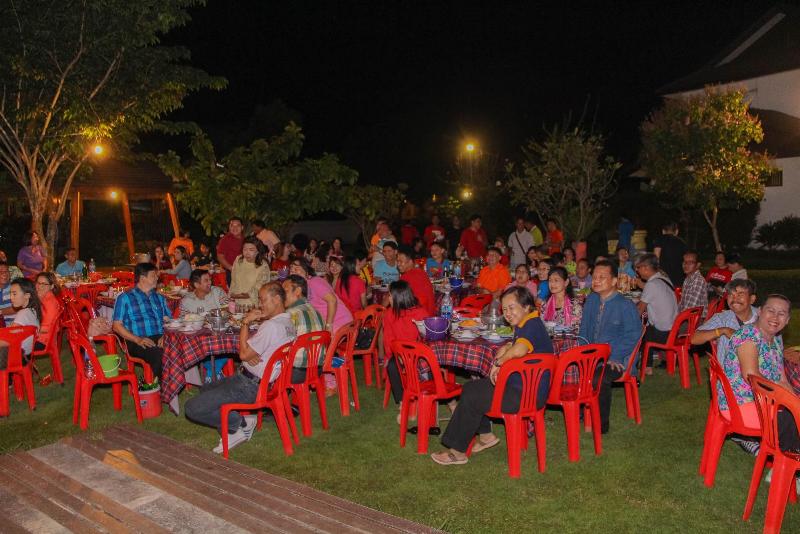 ภาพถ่าย ใช้ปุ่มลูกศร ซ้าย หรือ ขวา เลื่อนภาพถ่าย หรือปุ่มสามเหลี่ยมฉายภาพอัตโนมัติ  ถ้าต้องการบันทึกภาพ ใช้เมาส์คลิกขวาเลือกหัวข้อ  เป็นรูปภาพเป็น.. หรือ save as.. แสดงเต็มจอภาพ กุดปุ่ม F11 