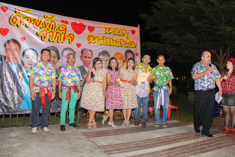 ภาพถ่าย ใช้ปุ่มลูกศร ซ้าย หรือ ขวา เลื่อนภาพถ่าย หรือปุ่มสามเหลี่ยมฉายภาพอัตโนมัติ  ถ้าต้องการบันทึกภาพ ใช้เมาส์คลิกขวาเลือกหัวข้อ  เป็นรูปภาพเป็น.. หรือ save as.. แสดงเต็มจอภาพ กุดปุ่ม F11 