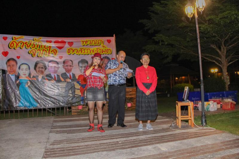 ภาพถ่าย ใช้ปุ่มลูกศร ซ้าย หรือ ขวา เลื่อนภาพถ่าย หรือปุ่มสามเหลี่ยมฉายภาพอัตโนมัติ  ถ้าต้องการบันทึกภาพ ใช้เมาส์คลิกขวาเลือกหัวข้อ  เป็นรูปภาพเป็น.. หรือ save as.. แสดงเต็มจอภาพ กุดปุ่ม F11 