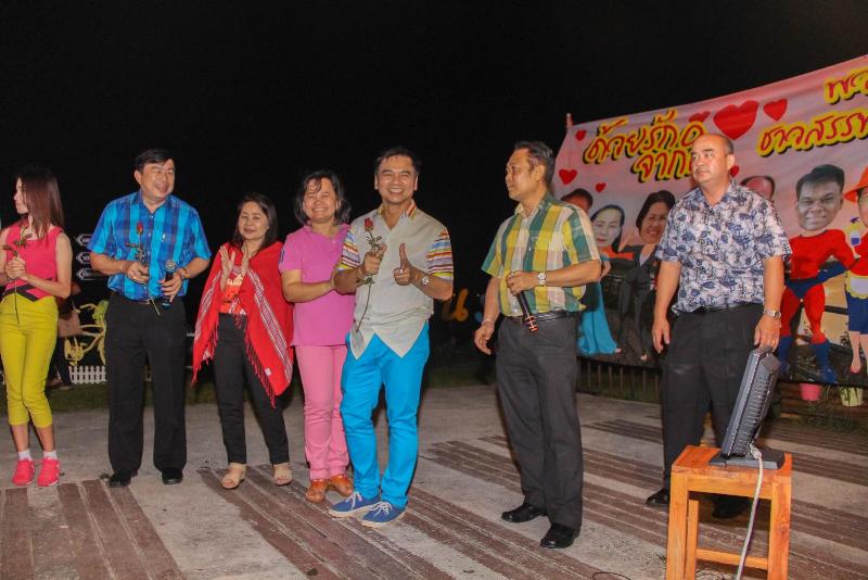 ภาพถ่าย ใช้ปุ่มลูกศร ซ้าย หรือ ขวา เลื่อนภาพถ่าย หรือปุ่มสามเหลี่ยมฉายภาพอัตโนมัติ  ถ้าต้องการบันทึกภาพ ใช้เมาส์คลิกขวาเลือกหัวข้อ  เป็นรูปภาพเป็น.. หรือ save as.. แสดงเต็มจอภาพ กุดปุ่ม F11 