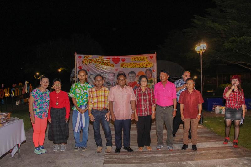 ภาพถ่าย ใช้ปุ่มลูกศร ซ้าย หรือ ขวา เลื่อนภาพถ่าย หรือปุ่มสามเหลี่ยมฉายภาพอัตโนมัติ  ถ้าต้องการบันทึกภาพ ใช้เมาส์คลิกขวาเลือกหัวข้อ  เป็นรูปภาพเป็น.. หรือ save as.. แสดงเต็มจอภาพ กุดปุ่ม F11 