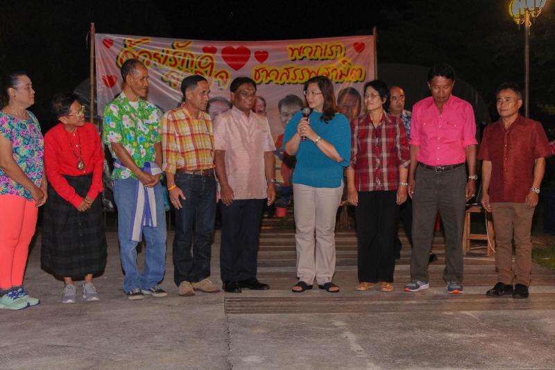 ภาพถ่าย ใช้ปุ่มลูกศร ซ้าย หรือ ขวา เลื่อนภาพถ่าย หรือปุ่มสามเหลี่ยมฉายภาพอัตโนมัติ  ถ้าต้องการบันทึกภาพ ใช้เมาส์คลิกขวาเลือกหัวข้อ  เป็นรูปภาพเป็น.. หรือ save as.. แสดงเต็มจอภาพ กุดปุ่ม F11 