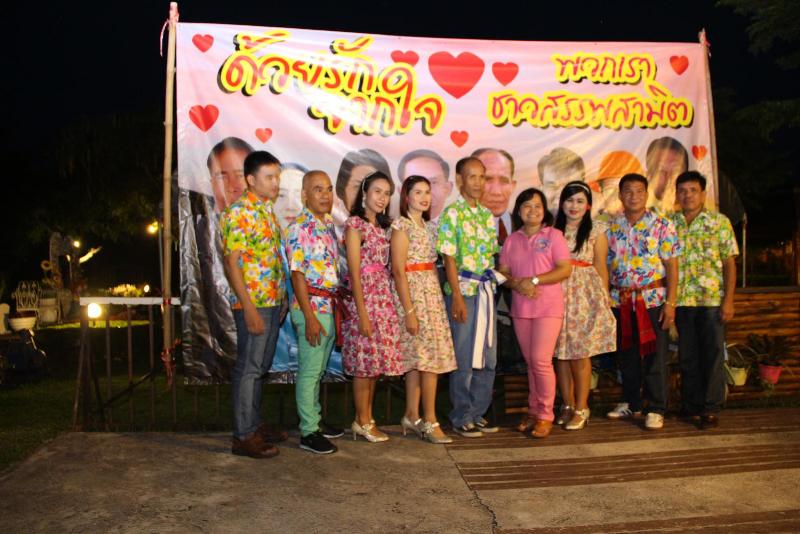 ภาพถ่าย ใช้ปุ่มลูกศร ซ้าย หรือ ขวา เลื่อนภาพถ่าย หรือปุ่มสามเหลี่ยมฉายภาพอัตโนมัติ  ถ้าต้องการบันทึกภาพ ใช้เมาส์คลิกขวาเลือกหัวข้อ  เป็นรูปภาพเป็น.. หรือ save as.. แสดงเต็มจอภาพ กุดปุ่ม F11 