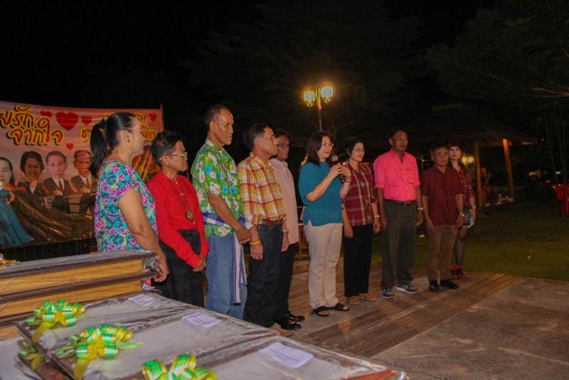 ภาพถ่าย ใช้ปุ่มลูกศร ซ้าย หรือ ขวา เลื่อนภาพถ่าย หรือปุ่มสามเหลี่ยมฉายภาพอัตโนมัติ  ถ้าต้องการบันทึกภาพ ใช้เมาส์คลิกขวาเลือกหัวข้อ  เป็นรูปภาพเป็น.. หรือ save as.. แสดงเต็มจอภาพ กุดปุ่ม F11 