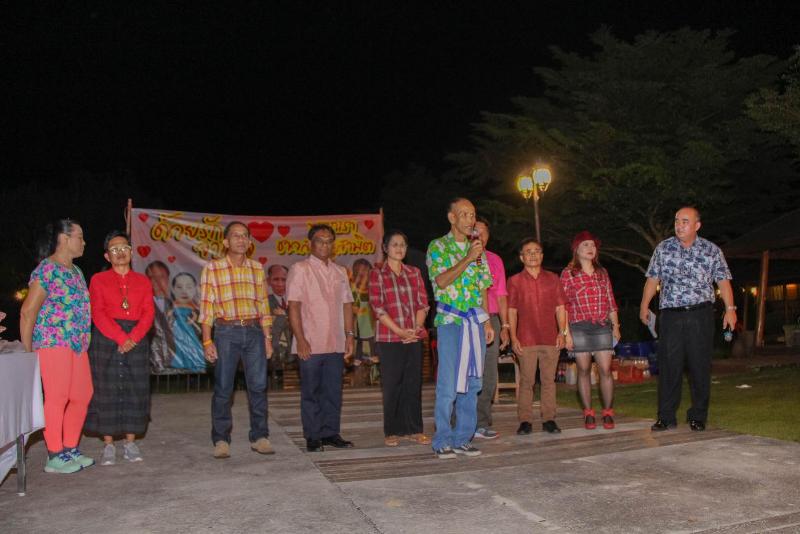 ภาพถ่าย ใช้ปุ่มลูกศร ซ้าย หรือ ขวา เลื่อนภาพถ่าย หรือปุ่มสามเหลี่ยมฉายภาพอัตโนมัติ  ถ้าต้องการบันทึกภาพ ใช้เมาส์คลิกขวาเลือกหัวข้อ  เป็นรูปภาพเป็น.. หรือ save as.. แสดงเต็มจอภาพ กุดปุ่ม F11 