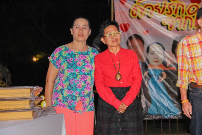 ภาพถ่าย ใช้ปุ่มลูกศร ซ้าย หรือ ขวา เลื่อนภาพถ่าย หรือปุ่มสามเหลี่ยมฉายภาพอัตโนมัติ  ถ้าต้องการบันทึกภาพ ใช้เมาส์คลิกขวาเลือกหัวข้อ  เป็นรูปภาพเป็น.. หรือ save as.. แสดงเต็มจอภาพ กุดปุ่ม F11 