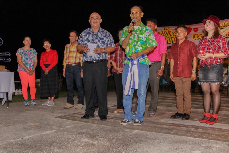 ภาพถ่าย ใช้ปุ่มลูกศร ซ้าย หรือ ขวา เลื่อนภาพถ่าย หรือปุ่มสามเหลี่ยมฉายภาพอัตโนมัติ  ถ้าต้องการบันทึกภาพ ใช้เมาส์คลิกขวาเลือกหัวข้อ  เป็นรูปภาพเป็น.. หรือ save as.. แสดงเต็มจอภาพ กุดปุ่ม F11 