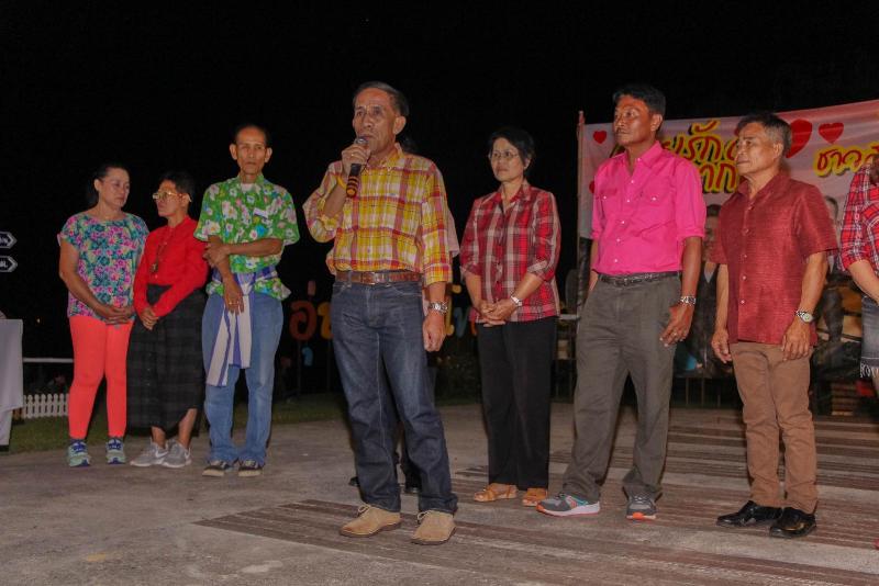 ภาพถ่าย ใช้ปุ่มลูกศร ซ้าย หรือ ขวา เลื่อนภาพถ่าย หรือปุ่มสามเหลี่ยมฉายภาพอัตโนมัติ  ถ้าต้องการบันทึกภาพ ใช้เมาส์คลิกขวาเลือกหัวข้อ  เป็นรูปภาพเป็น.. หรือ save as.. แสดงเต็มจอภาพ กุดปุ่ม F11 