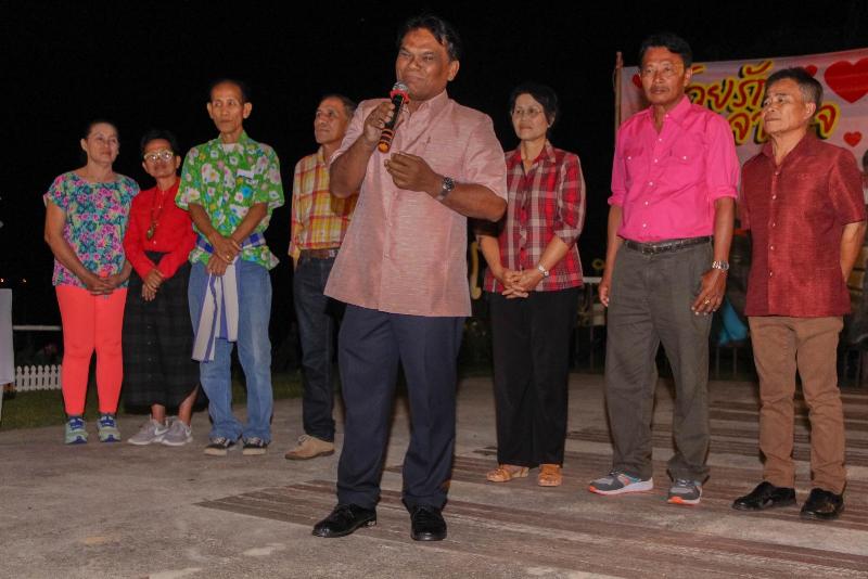 ภาพถ่าย ใช้ปุ่มลูกศร ซ้าย หรือ ขวา เลื่อนภาพถ่าย หรือปุ่มสามเหลี่ยมฉายภาพอัตโนมัติ  ถ้าต้องการบันทึกภาพ ใช้เมาส์คลิกขวาเลือกหัวข้อ  เป็นรูปภาพเป็น.. หรือ save as.. แสดงเต็มจอภาพ กุดปุ่ม F11 