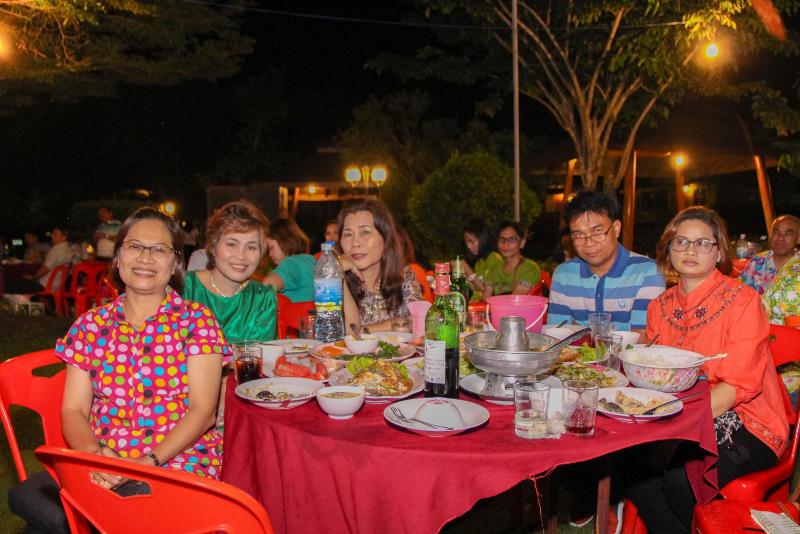 ภาพถ่าย ใช้ปุ่มลูกศร ซ้าย หรือ ขวา เลื่อนภาพถ่าย หรือปุ่มสามเหลี่ยมฉายภาพอัตโนมัติ  ถ้าต้องการบันทึกภาพ ใช้เมาส์คลิกขวาเลือกหัวข้อ  เป็นรูปภาพเป็น.. หรือ save as.. แสดงเต็มจอภาพ กุดปุ่ม F11 