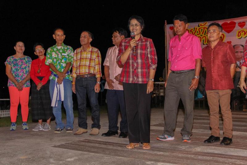 ภาพถ่าย ใช้ปุ่มลูกศร ซ้าย หรือ ขวา เลื่อนภาพถ่าย หรือปุ่มสามเหลี่ยมฉายภาพอัตโนมัติ  ถ้าต้องการบันทึกภาพ ใช้เมาส์คลิกขวาเลือกหัวข้อ  เป็นรูปภาพเป็น.. หรือ save as.. แสดงเต็มจอภาพ กุดปุ่ม F11 