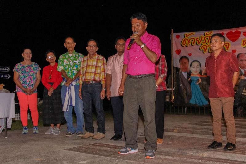 ภาพถ่าย ใช้ปุ่มลูกศร ซ้าย หรือ ขวา เลื่อนภาพถ่าย หรือปุ่มสามเหลี่ยมฉายภาพอัตโนมัติ  ถ้าต้องการบันทึกภาพ ใช้เมาส์คลิกขวาเลือกหัวข้อ  เป็นรูปภาพเป็น.. หรือ save as.. แสดงเต็มจอภาพ กุดปุ่ม F11 