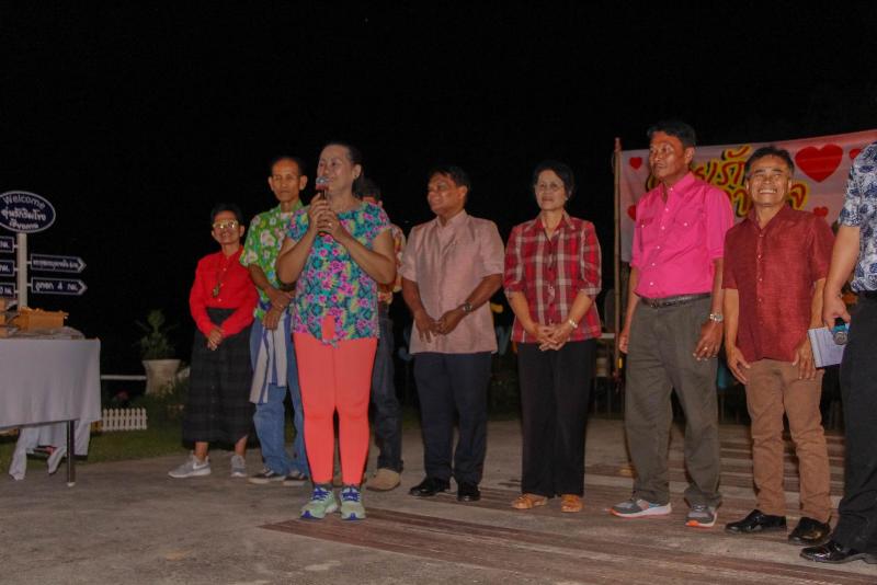 ภาพถ่าย ใช้ปุ่มลูกศร ซ้าย หรือ ขวา เลื่อนภาพถ่าย หรือปุ่มสามเหลี่ยมฉายภาพอัตโนมัติ  ถ้าต้องการบันทึกภาพ ใช้เมาส์คลิกขวาเลือกหัวข้อ  เป็นรูปภาพเป็น.. หรือ save as.. แสดงเต็มจอภาพ กุดปุ่ม F11 