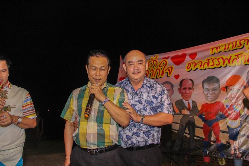 ภาพถ่าย ใช้ปุ่มลูกศร ซ้าย หรือ ขวา เลื่อนภาพถ่าย หรือปุ่มสามเหลี่ยมฉายภาพอัตโนมัติ  ถ้าต้องการบันทึกภาพ ใช้เมาส์คลิกขวาเลือกหัวข้อ  เป็นรูปภาพเป็น.. หรือ save as.. แสดงเต็มจอภาพ กุดปุ่ม F11 