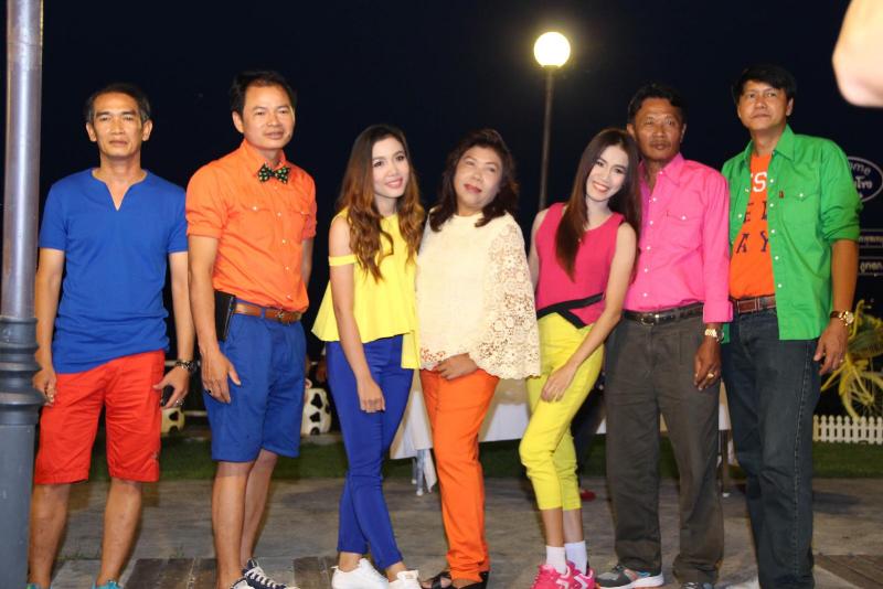 ภาพถ่าย ใช้ปุ่มลูกศร ซ้าย หรือ ขวา เลื่อนภาพถ่าย หรือปุ่มสามเหลี่ยมฉายภาพอัตโนมัติ  ถ้าต้องการบันทึกภาพ ใช้เมาส์คลิกขวาเลือกหัวข้อ  เป็นรูปภาพเป็น.. หรือ save as.. แสดงเต็มจอภาพ กุดปุ่ม F11 