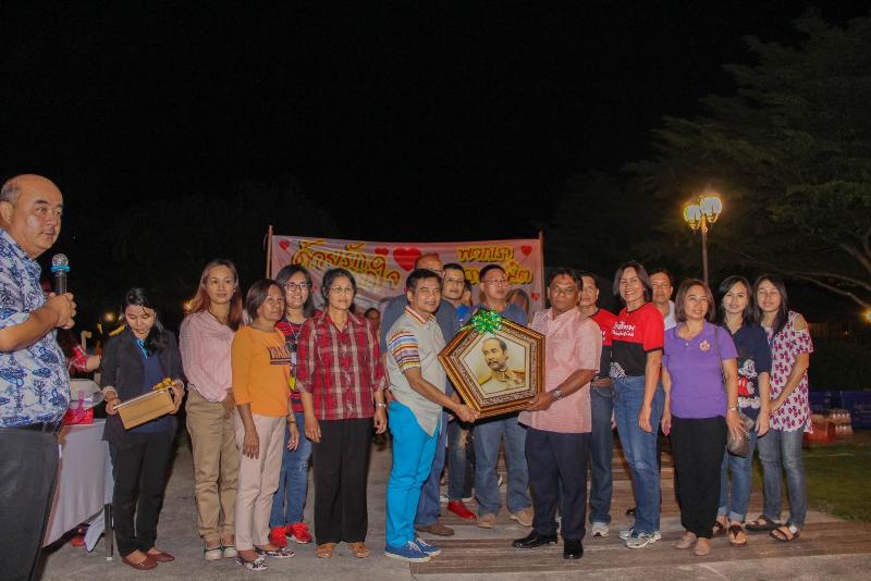 ภาพถ่าย ใช้ปุ่มลูกศร ซ้าย หรือ ขวา เลื่อนภาพถ่าย หรือปุ่มสามเหลี่ยมฉายภาพอัตโนมัติ  ถ้าต้องการบันทึกภาพ ใช้เมาส์คลิกขวาเลือกหัวข้อ  เป็นรูปภาพเป็น.. หรือ save as.. แสดงเต็มจอภาพ กุดปุ่ม F11 