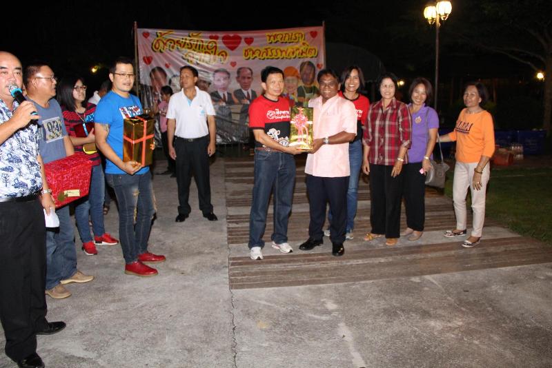 ภาพถ่าย ใช้ปุ่มลูกศร ซ้าย หรือ ขวา เลื่อนภาพถ่าย หรือปุ่มสามเหลี่ยมฉายภาพอัตโนมัติ  ถ้าต้องการบันทึกภาพ ใช้เมาส์คลิกขวาเลือกหัวข้อ  เป็นรูปภาพเป็น.. หรือ save as.. แสดงเต็มจอภาพ กุดปุ่ม F11 