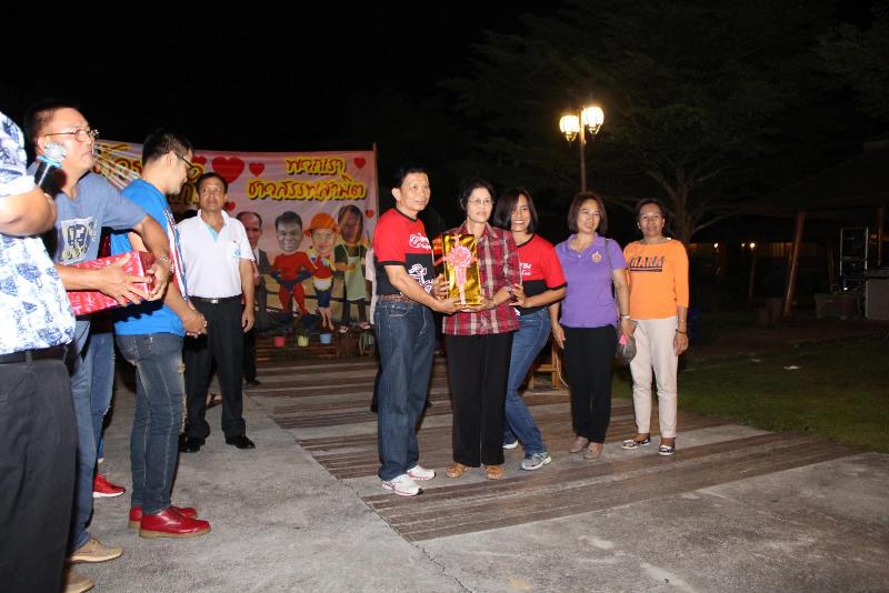 ภาพถ่าย ใช้ปุ่มลูกศร ซ้าย หรือ ขวา เลื่อนภาพถ่าย หรือปุ่มสามเหลี่ยมฉายภาพอัตโนมัติ  ถ้าต้องการบันทึกภาพ ใช้เมาส์คลิกขวาเลือกหัวข้อ  เป็นรูปภาพเป็น.. หรือ save as.. แสดงเต็มจอภาพ กุดปุ่ม F11 