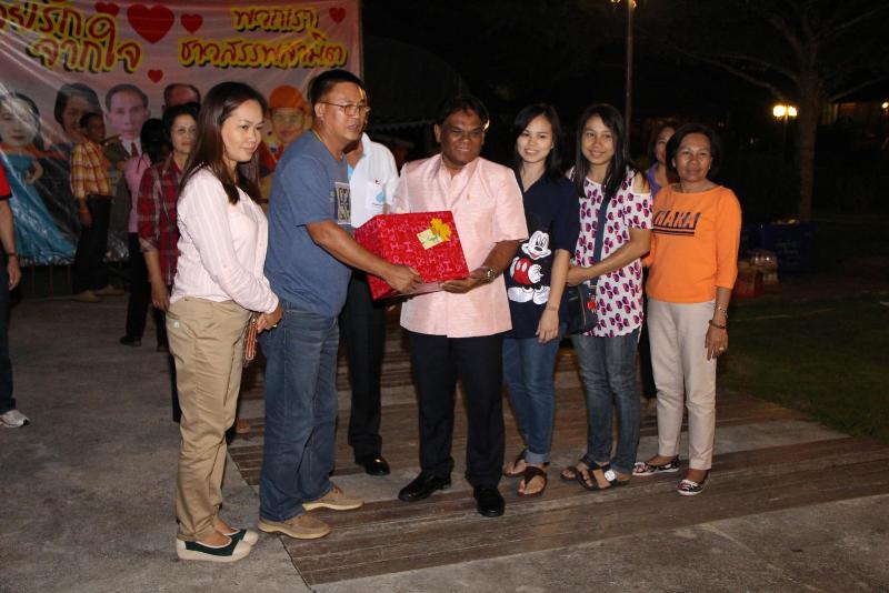 ภาพถ่าย ใช้ปุ่มลูกศร ซ้าย หรือ ขวา เลื่อนภาพถ่าย หรือปุ่มสามเหลี่ยมฉายภาพอัตโนมัติ  ถ้าต้องการบันทึกภาพ ใช้เมาส์คลิกขวาเลือกหัวข้อ  เป็นรูปภาพเป็น.. หรือ save as.. แสดงเต็มจอภาพ กุดปุ่ม F11 