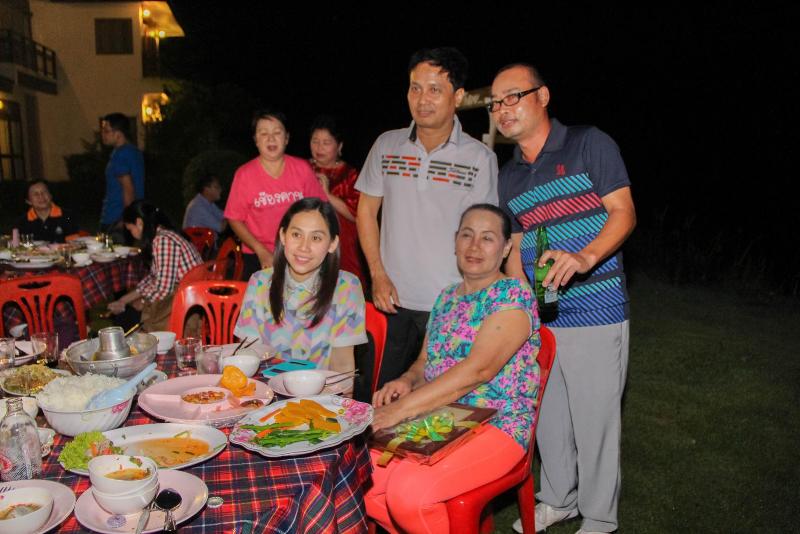 ภาพถ่าย ใช้ปุ่มลูกศร ซ้าย หรือ ขวา เลื่อนภาพถ่าย หรือปุ่มสามเหลี่ยมฉายภาพอัตโนมัติ  ถ้าต้องการบันทึกภาพ ใช้เมาส์คลิกขวาเลือกหัวข้อ  เป็นรูปภาพเป็น.. หรือ save as.. แสดงเต็มจอภาพ กุดปุ่ม F11 