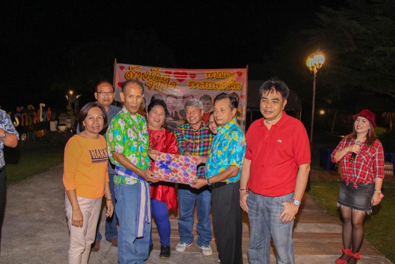 ภาพถ่าย ใช้ปุ่มลูกศร ซ้าย หรือ ขวา เลื่อนภาพถ่าย หรือปุ่มสามเหลี่ยมฉายภาพอัตโนมัติ  ถ้าต้องการบันทึกภาพ ใช้เมาส์คลิกขวาเลือกหัวข้อ  เป็นรูปภาพเป็น.. หรือ save as.. แสดงเต็มจอภาพ กุดปุ่ม F11 