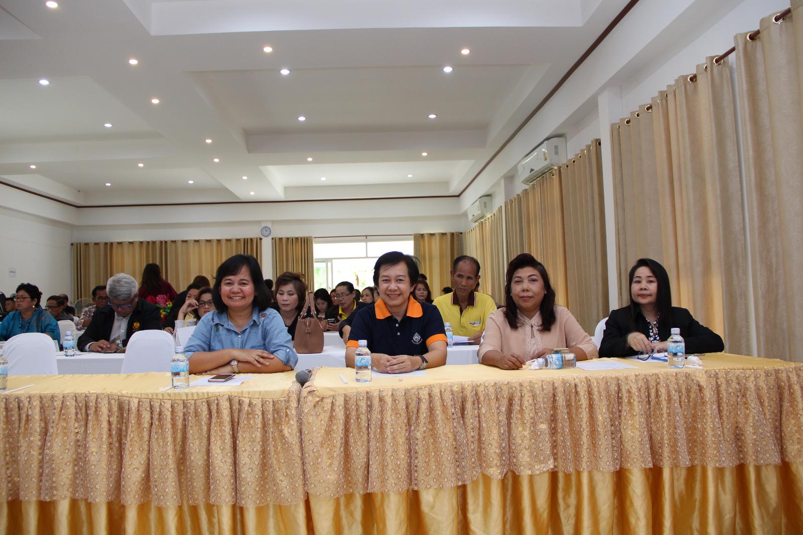 ภาพถ่าย ใช้ปุ่มลูกศร ซ้าย หรือ ขวา เลื่อนภาพถ่าย หรือปุ่มสามเหลี่ยมฉายภาพอัตโนมัติ  ถ้าต้องการบันทึกภาพ ใช้เมาส์คลิกขวาเลือกหัวข้อ  เป็นรูปภาพเป็น.. หรือ save as.. แสดงเต็มจอภาพ กุดปุ่ม F11 