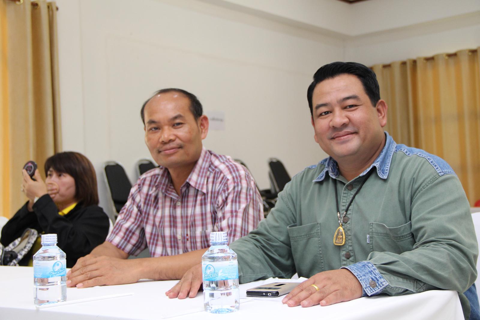 ภาพถ่าย ใช้ปุ่มลูกศร ซ้าย หรือ ขวา เลื่อนภาพถ่าย หรือปุ่มสามเหลี่ยมฉายภาพอัตโนมัติ  ถ้าต้องการบันทึกภาพ ใช้เมาส์คลิกขวาเลือกหัวข้อ  เป็นรูปภาพเป็น.. หรือ save as.. แสดงเต็มจอภาพ กุดปุ่ม F11 