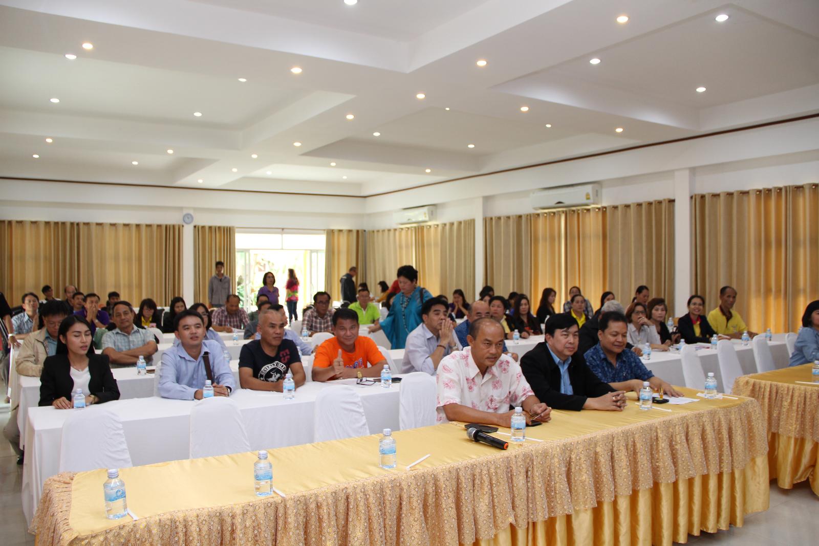 ภาพถ่าย ใช้ปุ่มลูกศร ซ้าย หรือ ขวา เลื่อนภาพถ่าย หรือปุ่มสามเหลี่ยมฉายภาพอัตโนมัติ  ถ้าต้องการบันทึกภาพ ใช้เมาส์คลิกขวาเลือกหัวข้อ  เป็นรูปภาพเป็น.. หรือ save as.. แสดงเต็มจอภาพ กุดปุ่ม F11 