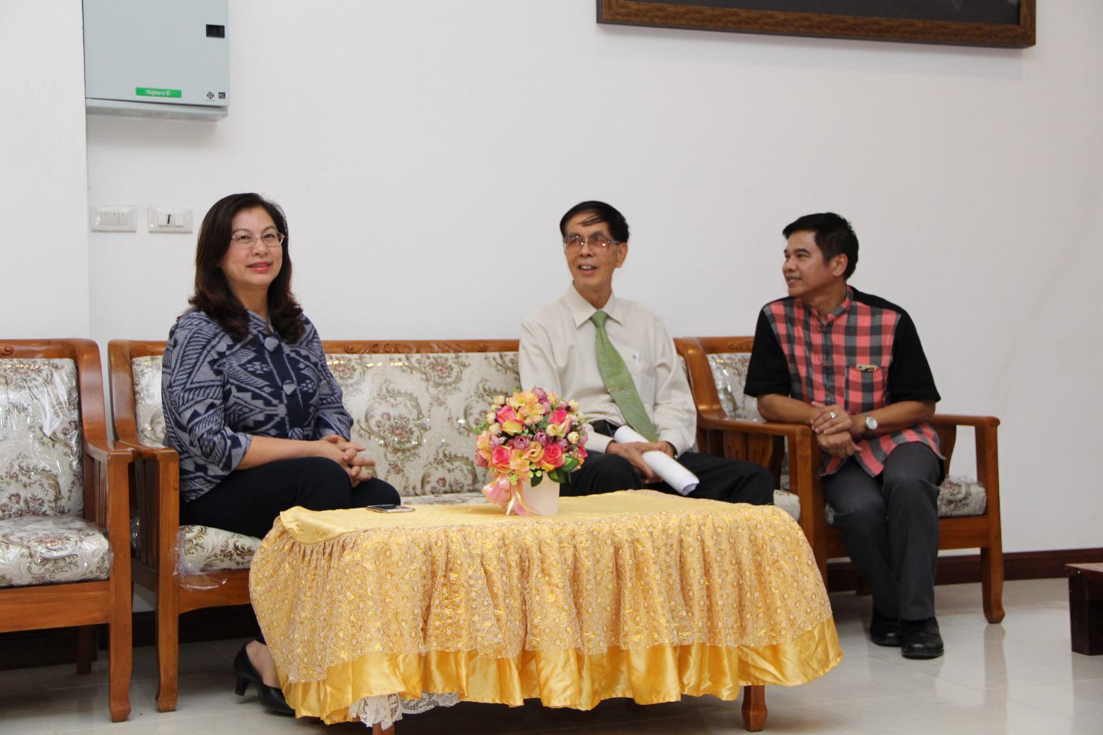 ภาพถ่าย ใช้ปุ่มลูกศร ซ้าย หรือ ขวา เลื่อนภาพถ่าย หรือปุ่มสามเหลี่ยมฉายภาพอัตโนมัติ  ถ้าต้องการบันทึกภาพ ใช้เมาส์คลิกขวาเลือกหัวข้อ  เป็นรูปภาพเป็น.. หรือ save as.. แสดงเต็มจอภาพ กุดปุ่ม F11 