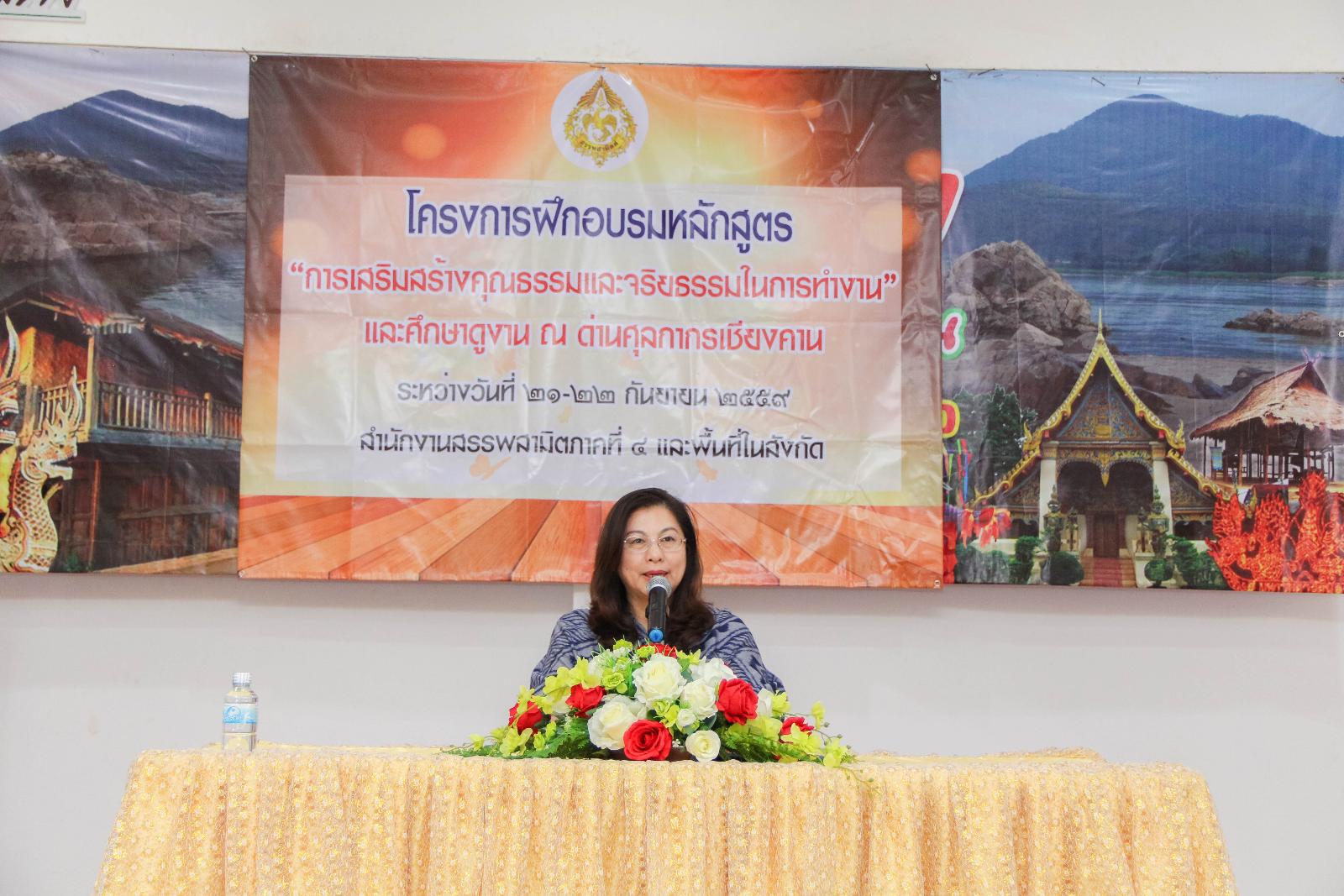 ภาพถ่าย ใช้ปุ่มลูกศร ซ้าย หรือ ขวา เลื่อนภาพถ่าย หรือปุ่มสามเหลี่ยมฉายภาพอัตโนมัติ  ถ้าต้องการบันทึกภาพ ใช้เมาส์คลิกขวาเลือกหัวข้อ  เป็นรูปภาพเป็น.. หรือ save as.. แสดงเต็มจอภาพ กุดปุ่ม F11 