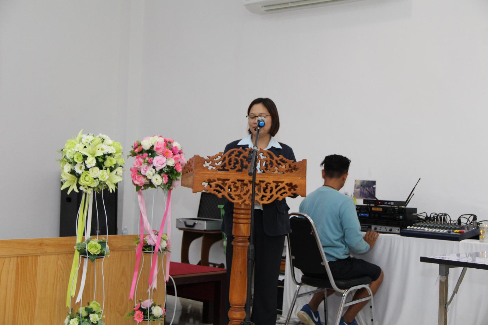 ภาพถ่าย ใช้ปุ่มลูกศร ซ้าย หรือ ขวา เลื่อนภาพถ่าย หรือปุ่มสามเหลี่ยมฉายภาพอัตโนมัติ  ถ้าต้องการบันทึกภาพ ใช้เมาส์คลิกขวาเลือกหัวข้อ  เป็นรูปภาพเป็น.. หรือ save as.. แสดงเต็มจอภาพ กุดปุ่ม F11 