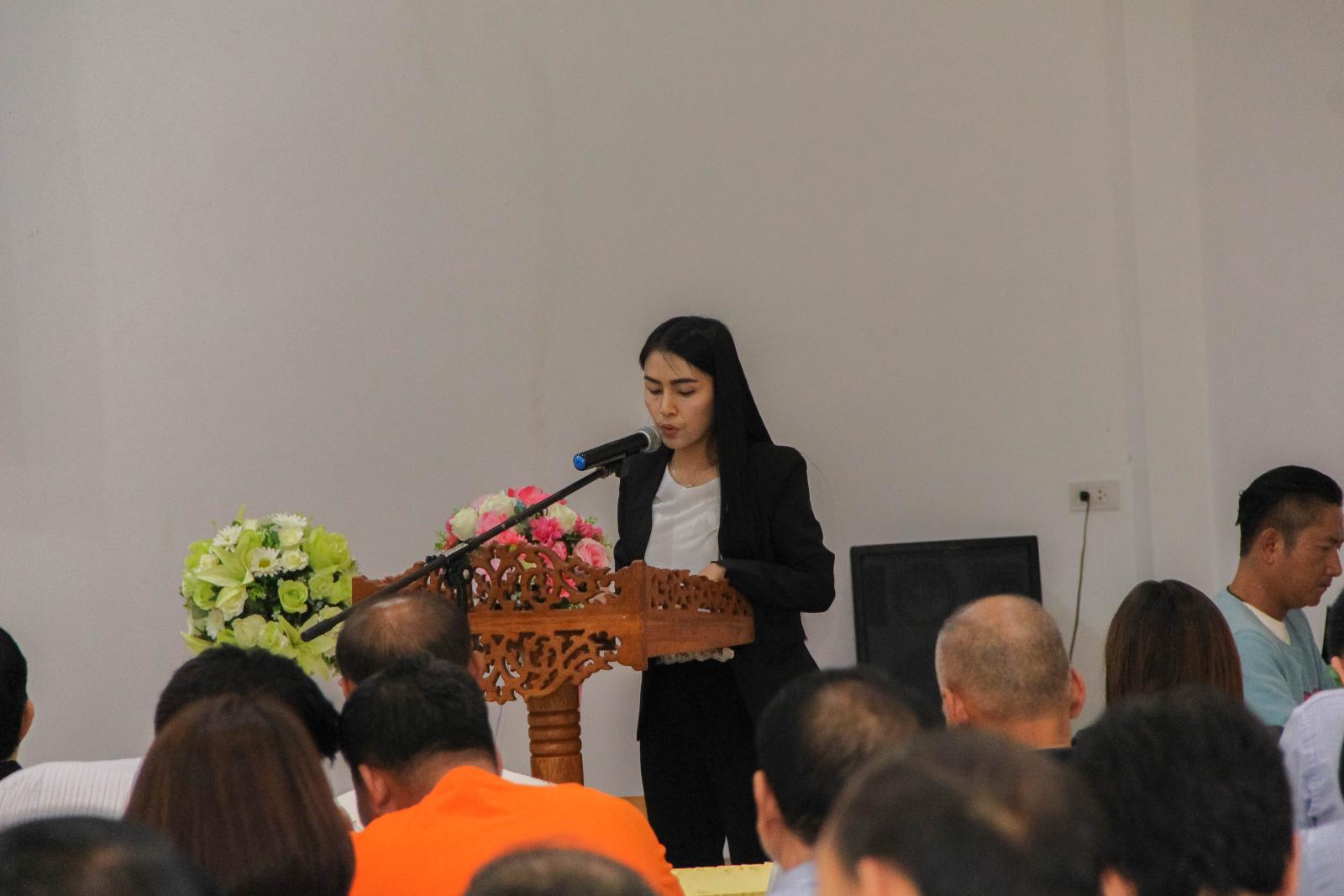 ภาพถ่าย ใช้ปุ่มลูกศร ซ้าย หรือ ขวา เลื่อนภาพถ่าย หรือปุ่มสามเหลี่ยมฉายภาพอัตโนมัติ  ถ้าต้องการบันทึกภาพ ใช้เมาส์คลิกขวาเลือกหัวข้อ  เป็นรูปภาพเป็น.. หรือ save as.. แสดงเต็มจอภาพ กุดปุ่ม F11 