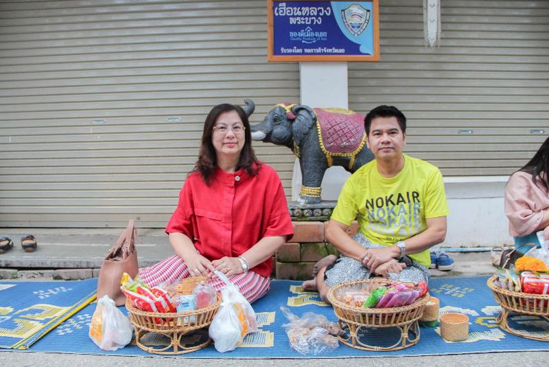 ภาพถ่าย ใช้ปุ่มลูกศร ซ้าย หรือ ขวา เลื่อนภาพถ่าย หรือปุ่มสามเหลี่ยมฉายภาพอัตโนมัติ  ถ้าต้องการบันทึกภาพ ใช้เมาส์คลิกขวาเลือกหัวข้อ  เป็นรูปภาพเป็น.. หรือ save as.. แสดงเต็มจอภาพ กุดปุ่ม F11 