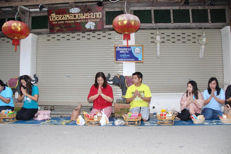 ภาพถ่าย ใช้ปุ่มลูกศร ซ้าย หรือ ขวา เลื่อนภาพถ่าย หรือปุ่มสามเหลี่ยมฉายภาพอัตโนมัติ  ถ้าต้องการบันทึกภาพ ใช้เมาส์คลิกขวาเลือกหัวข้อ  เป็นรูปภาพเป็น.. หรือ save as.. แสดงเต็มจอภาพ กุดปุ่ม F11 