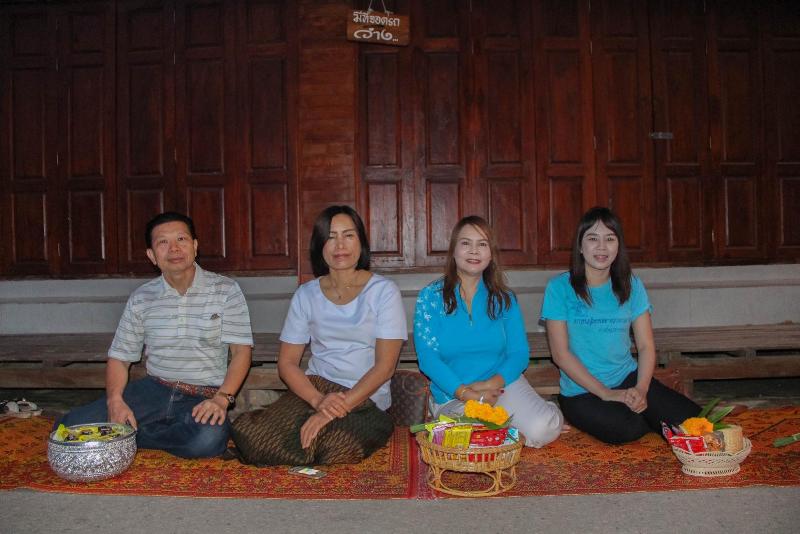 ภาพถ่าย ใช้ปุ่มลูกศร ซ้าย หรือ ขวา เลื่อนภาพถ่าย หรือปุ่มสามเหลี่ยมฉายภาพอัตโนมัติ  ถ้าต้องการบันทึกภาพ ใช้เมาส์คลิกขวาเลือกหัวข้อ  เป็นรูปภาพเป็น.. หรือ save as.. แสดงเต็มจอภาพ กุดปุ่ม F11 